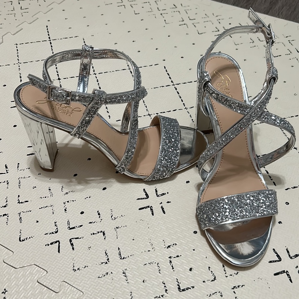New Jewel Badgley Mischka Silver Sparkly High Heels